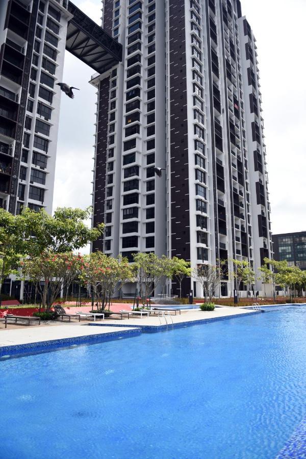 Mines Astetica Lake View Condo Seri Kembangan V1 Ngoại thất bức ảnh