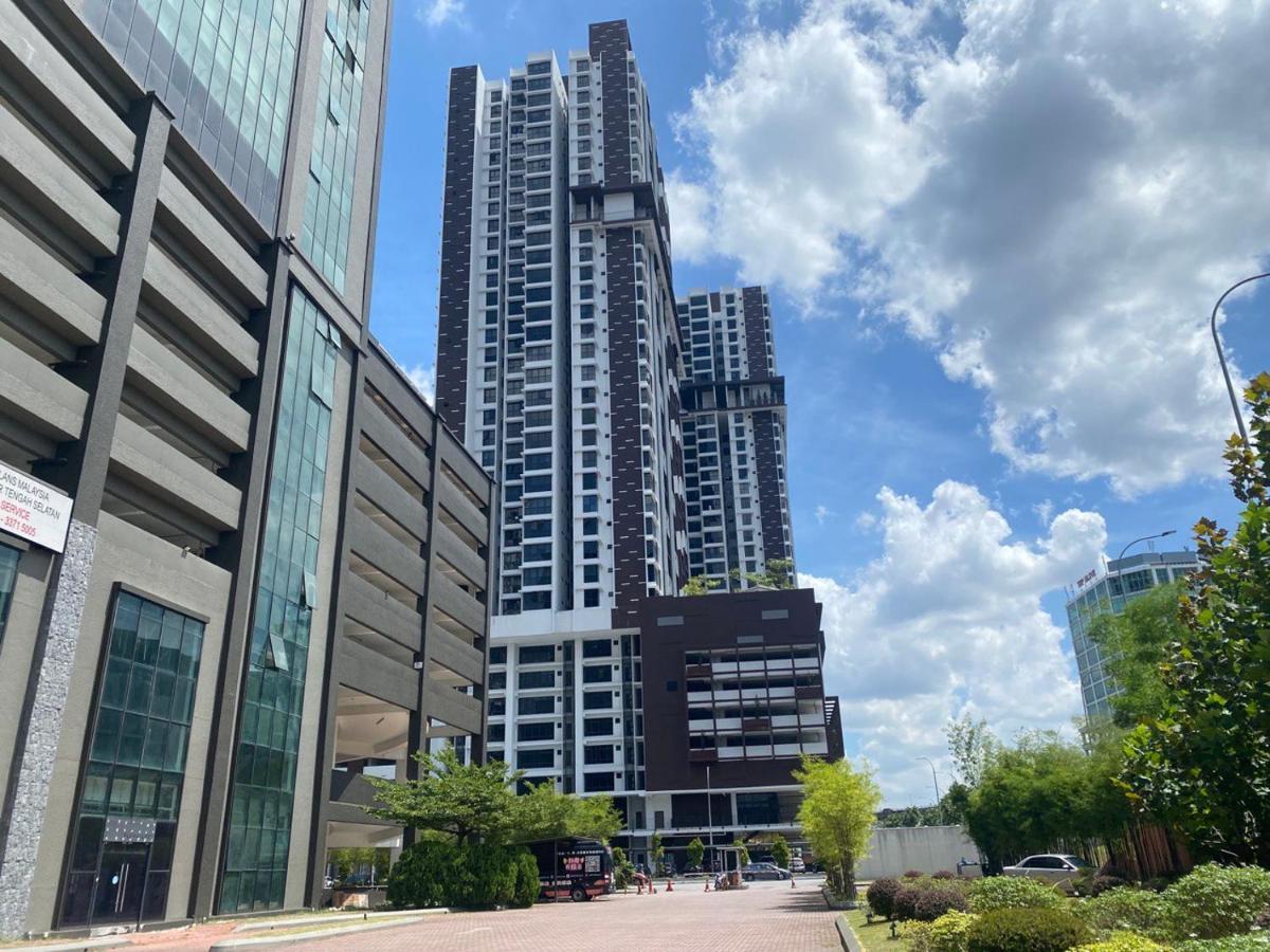 Mines Astetica Lake View Condo Seri Kembangan V1 Ngoại thất bức ảnh